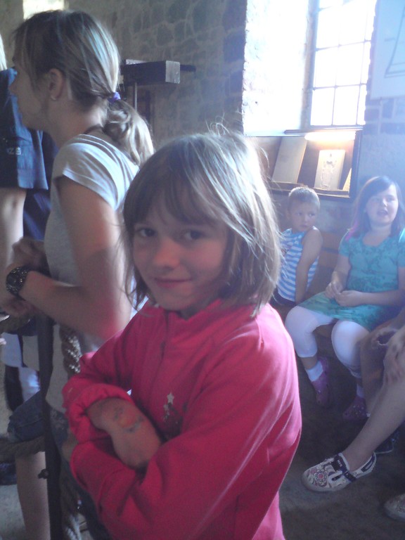 Antonia im Glockenmuseum