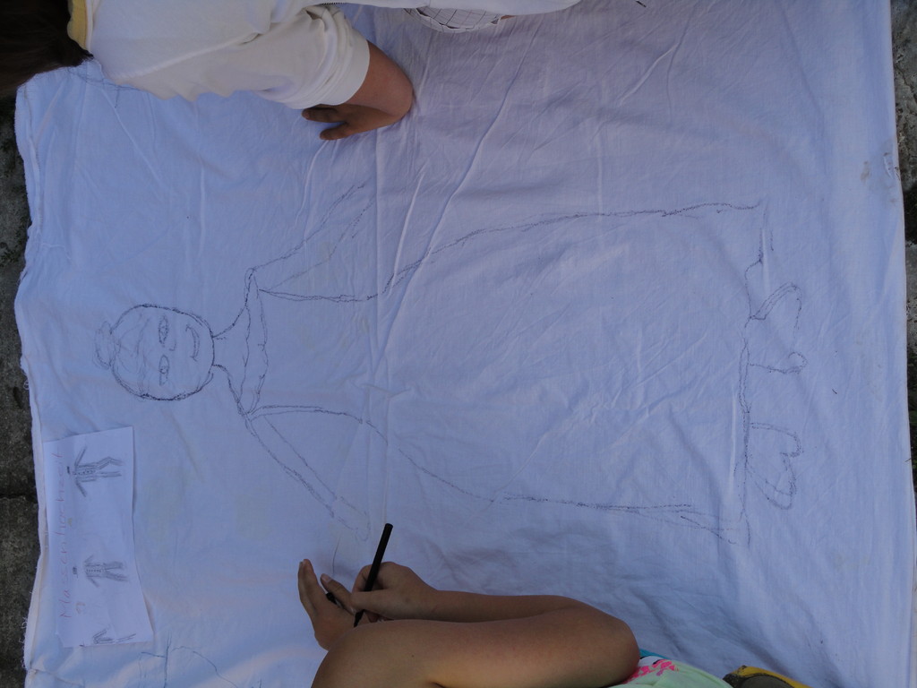 MAssenhochzeit - Brautpaar für Brautpaar wird gezeichnet