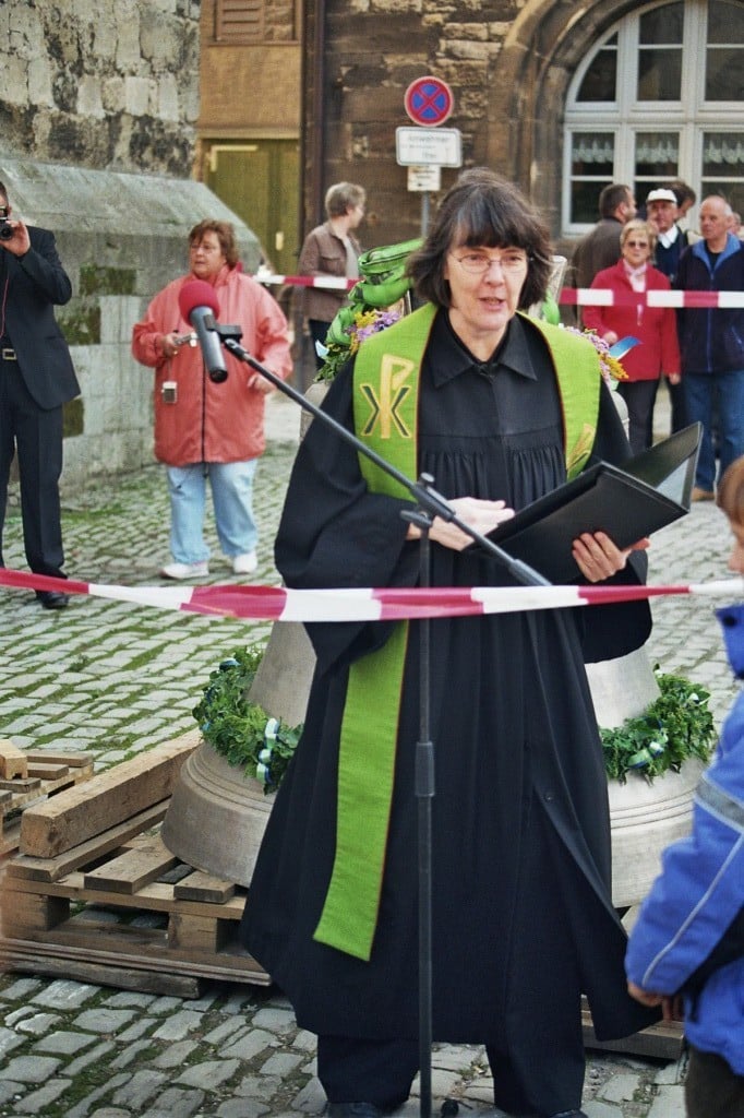 Andacht vor dem Aufzug