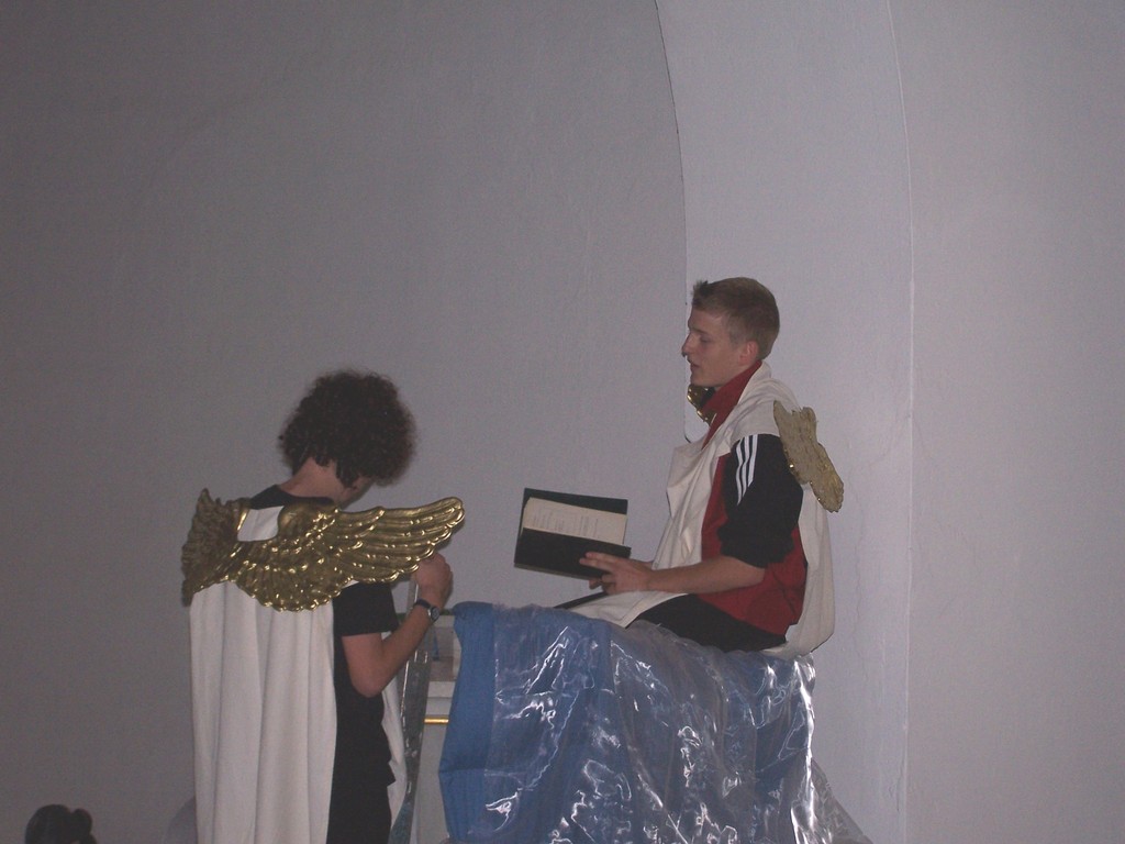 Theaterstück zum Gemeindefest am 11.7. in Kirchscheidungen über einen Engel mti dem Auftrag, im Leben der Ordentlichs Chaos zu stiften