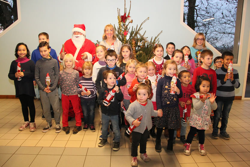 Le Père Noël avec les enfants
