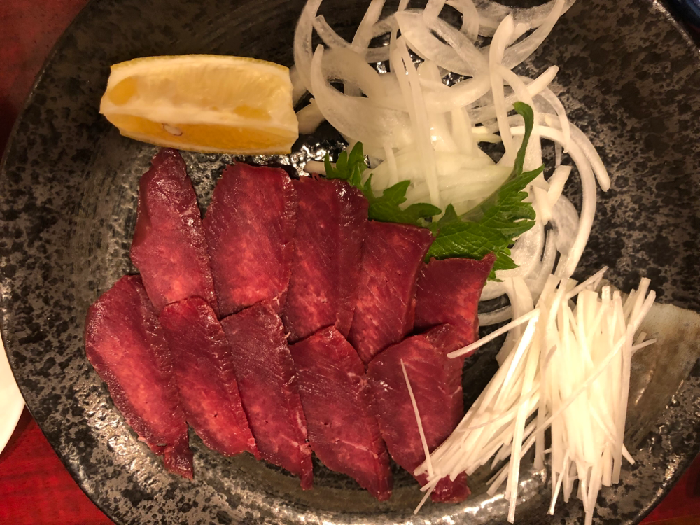 ジャーンこれがダチョウの刺身。全くクセがなく食べやすい✨