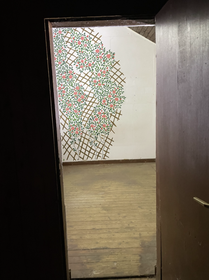 Der zweite Raum mit Wandbild ...