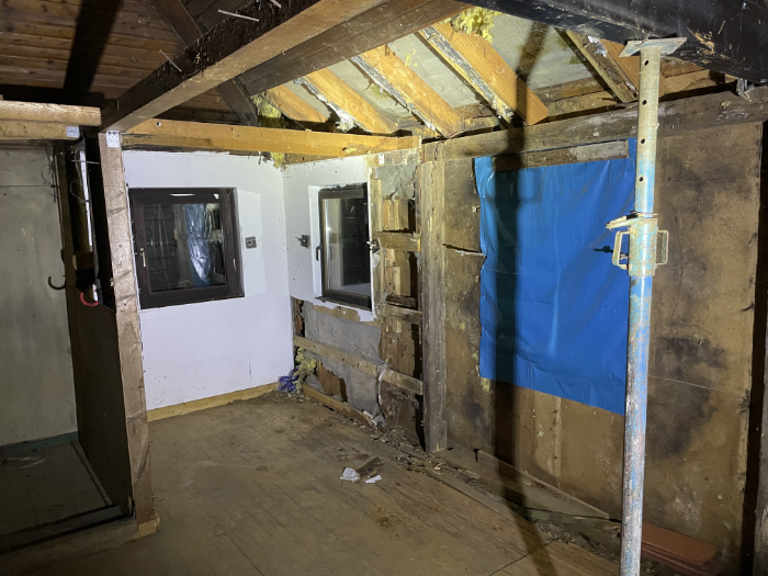 Schäden an tragender Konstruktion und an Wänden, ... 