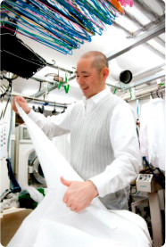 シミ・汗抜き、高品質手仕上げ、無料集配／上石神井 オハナクリーニングの店長