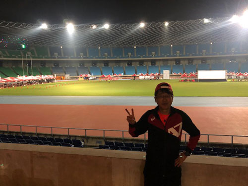 会場でピースサイン