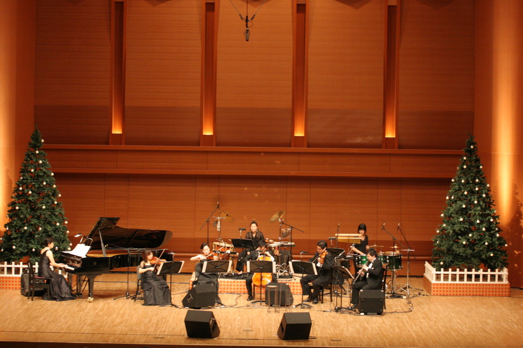 第一部はバラダン。雪景色の思い浮かぶような「そりすべり」よりスタート！