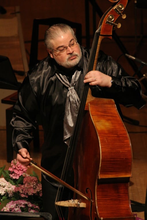 ベースはアメリカN.Y出身のクリス・シルバースタインさん