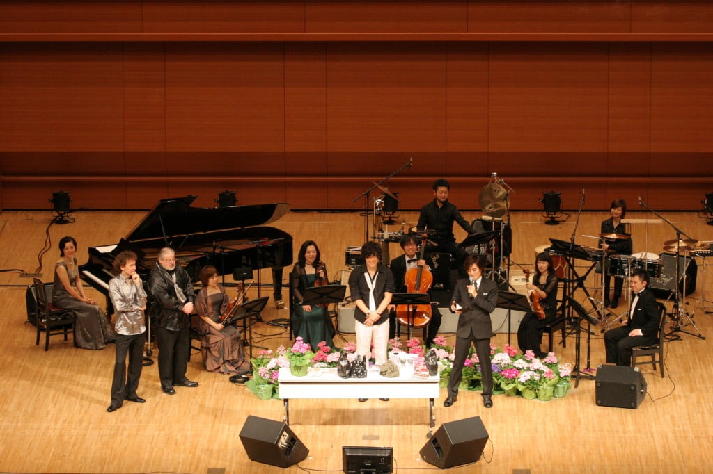 ラストは出演者全員でのお楽しみお年玉抽選会で和やかに終了。