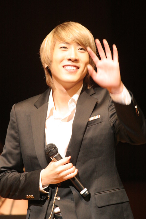 前回GALAの時とはヘア・カラーが変わりイメチェン！