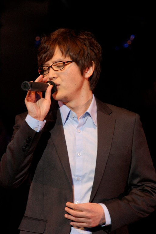 そして今回のメイン・ボーカルでお越し頂いたのは、やはり初登場のHowL（ハウル）さん。