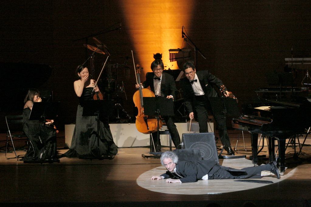 そして、N.Yからお呼びした抱腹絶倒のパフォーマー、ザイドウィグさん登場！