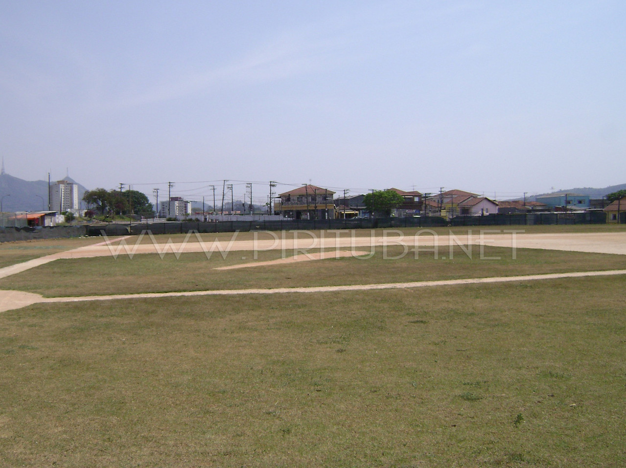 Antigo campo no Espaço 951 (2007)