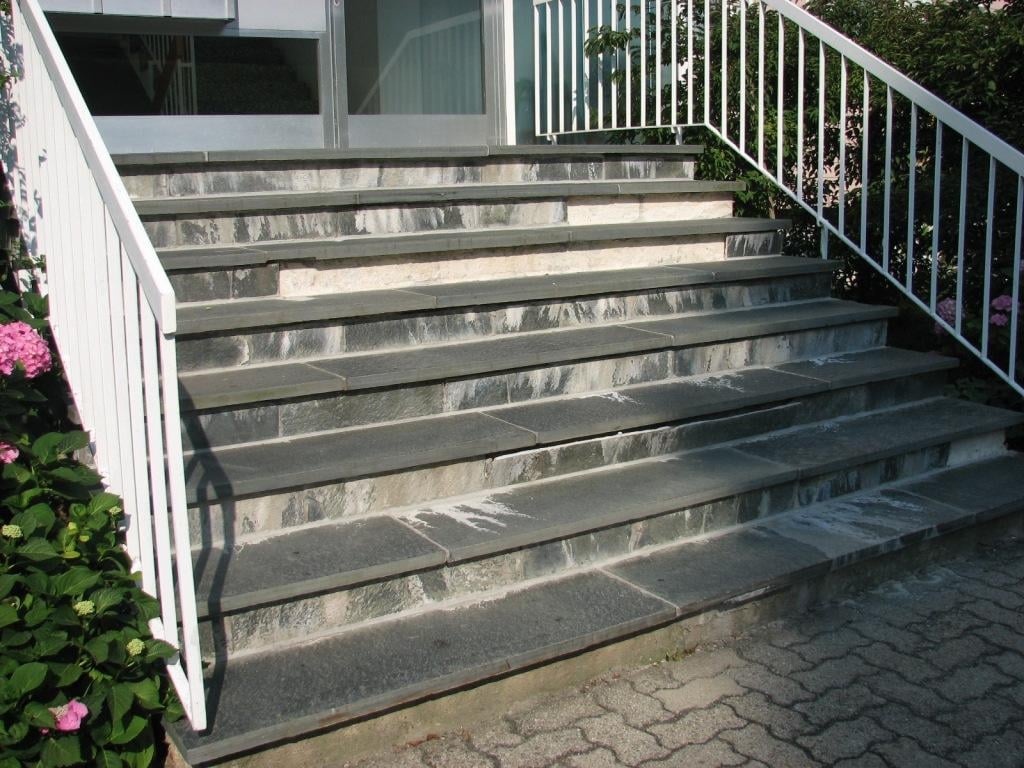 Bauschaden Aussentreppe Ausblühungen