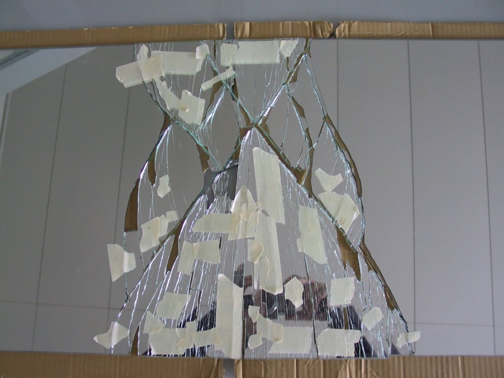 Glasbruch Spiegel Ermitteln des Bruchursprungs