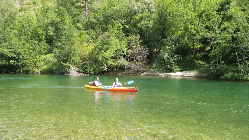 Promenade en canoë dans les Gorges du Tarn, proche de Sainte Enimie