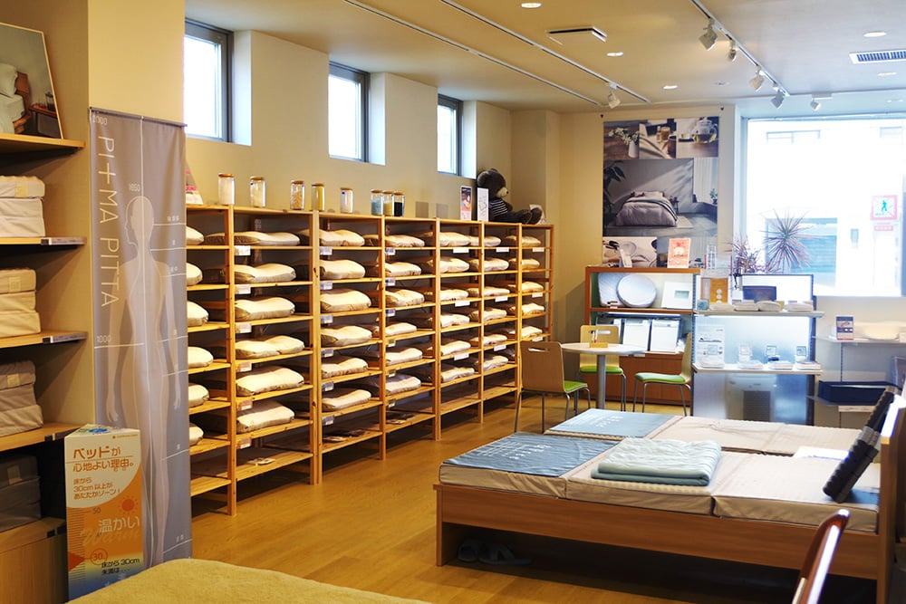 1F お好みの硬さでオーダーメイドまくらをお試しいただけます