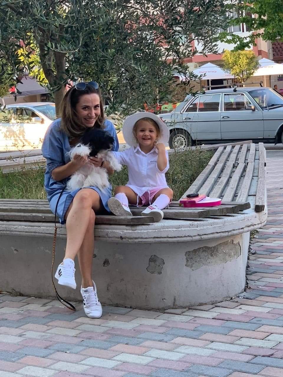 LULE UND IHRE PLEGESTELLE FÜR 5 MONATE IN FIERI. NIDA UND IHRE TOCHTER LOIS