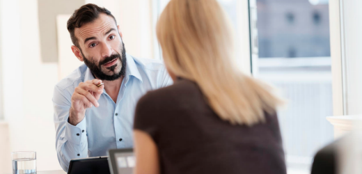 Eine Auswertung des Stellenportal-Anbieters Jobcloud zeigt: Profile von Männern werden fast doppelt so häufig angeklickt wie die von Frauen. 