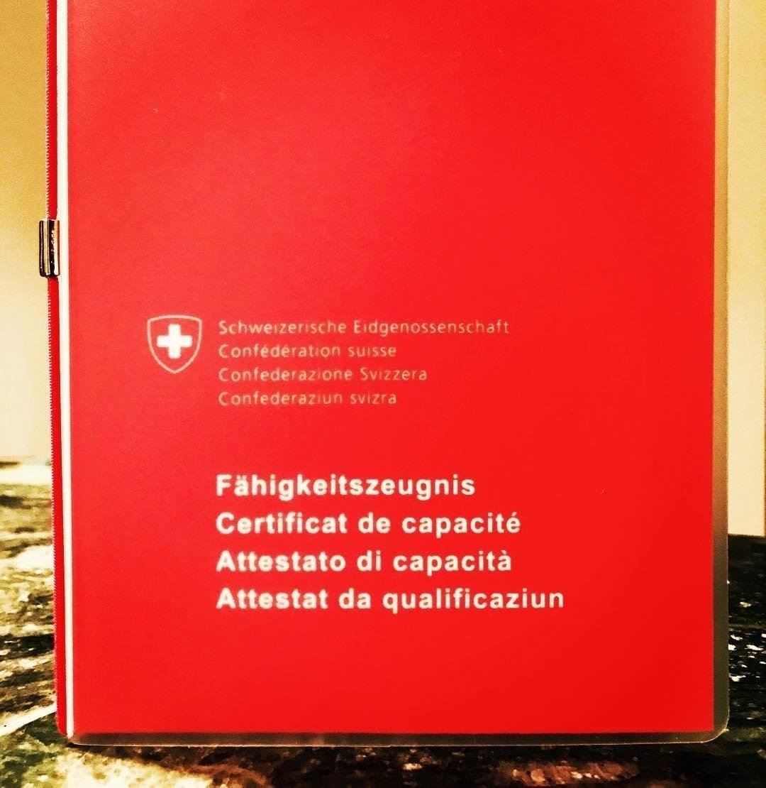 Das Fälschen von Ausweisen ist ein Offizialdelikt, das mit bis zu drei Jahren Freiheitsentzug bestraft wird.