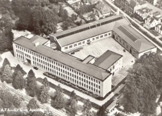 De in 1957 gebouwde Auto Technische School, ter plekke van de beoogde nieuwbouw. 