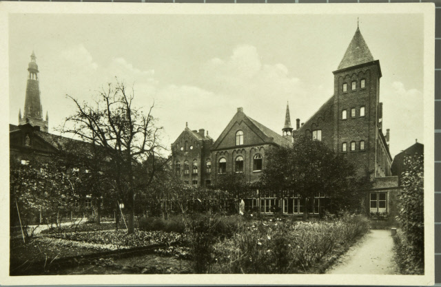 Oude foto van het kloostercomplex (bron: Erfgoedhuis Weert). 