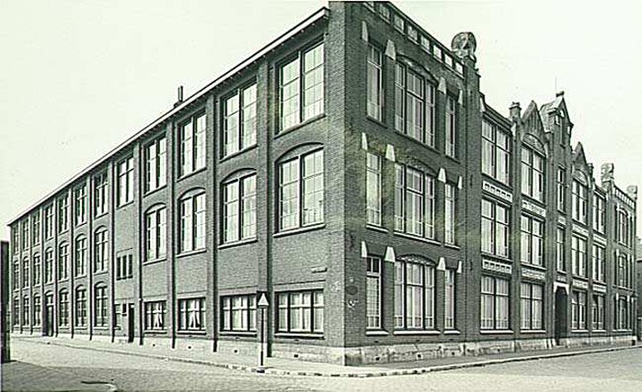 Oude foto Teeken- en Ambachtschool aan de Sint Catharinastraat. 