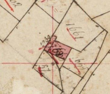 Kadastrale minuutkaart uit 1811-1832. Het aanwezige volume is anders georiënteerd en heeft afmetingen die niet corresponderen met het huidige casco.