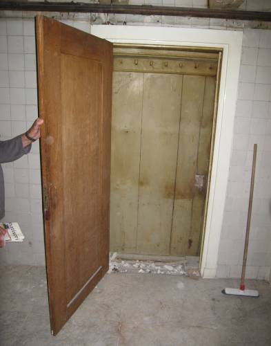 Voormalige doorgang naar het buurpand, weggewerkt in een wandkast. 