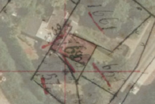 Projectie van de minuutkaart op een recente luchtfoto.