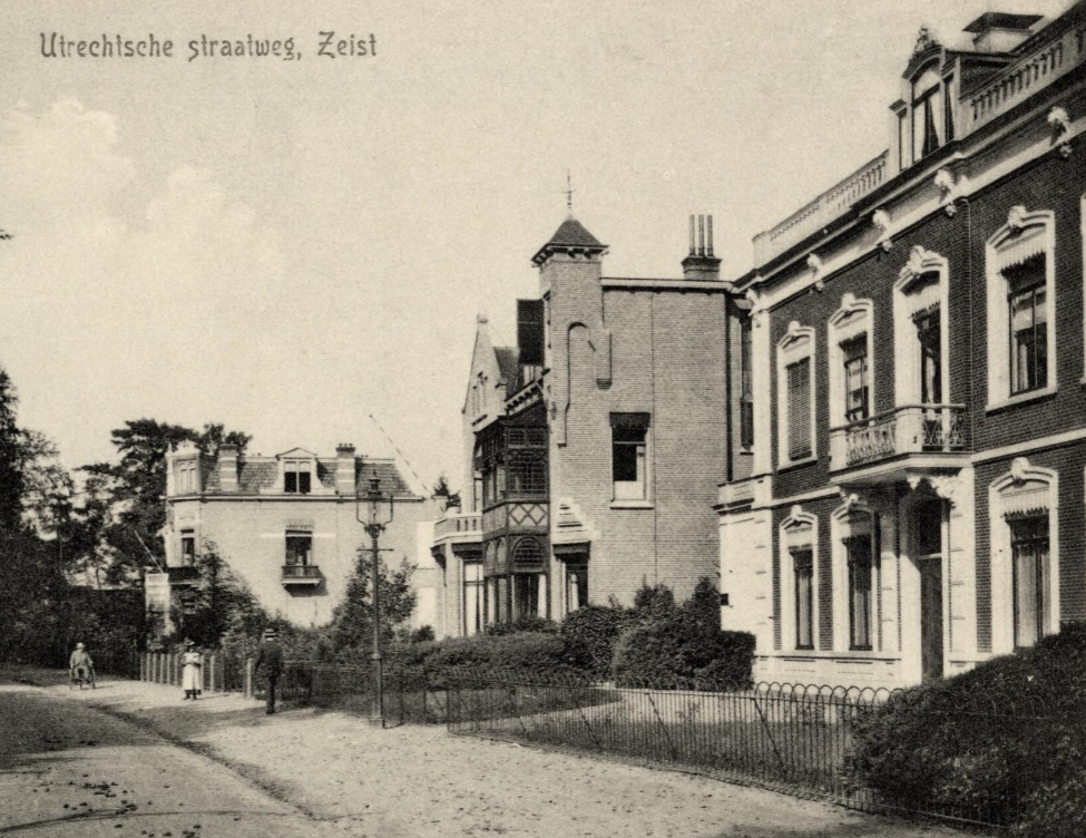 Foto van de Utrechtseweg rond 1910 met rechts Peronnik. 