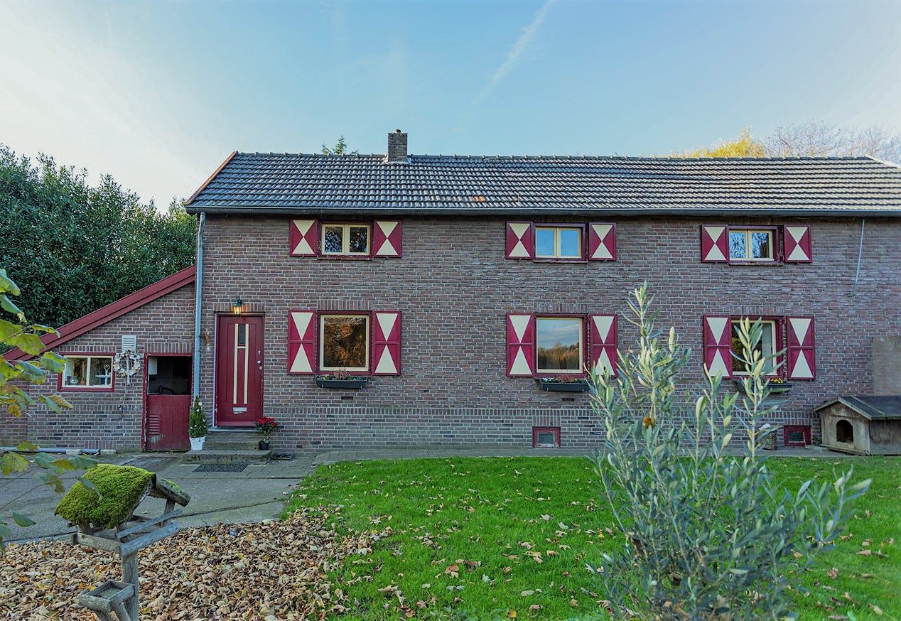 Mamelisserweg 5. Tot 1967, als het als rijksmonument wordt aangewezen, presenteerde dit pand zich nog als vakwerkhuis.