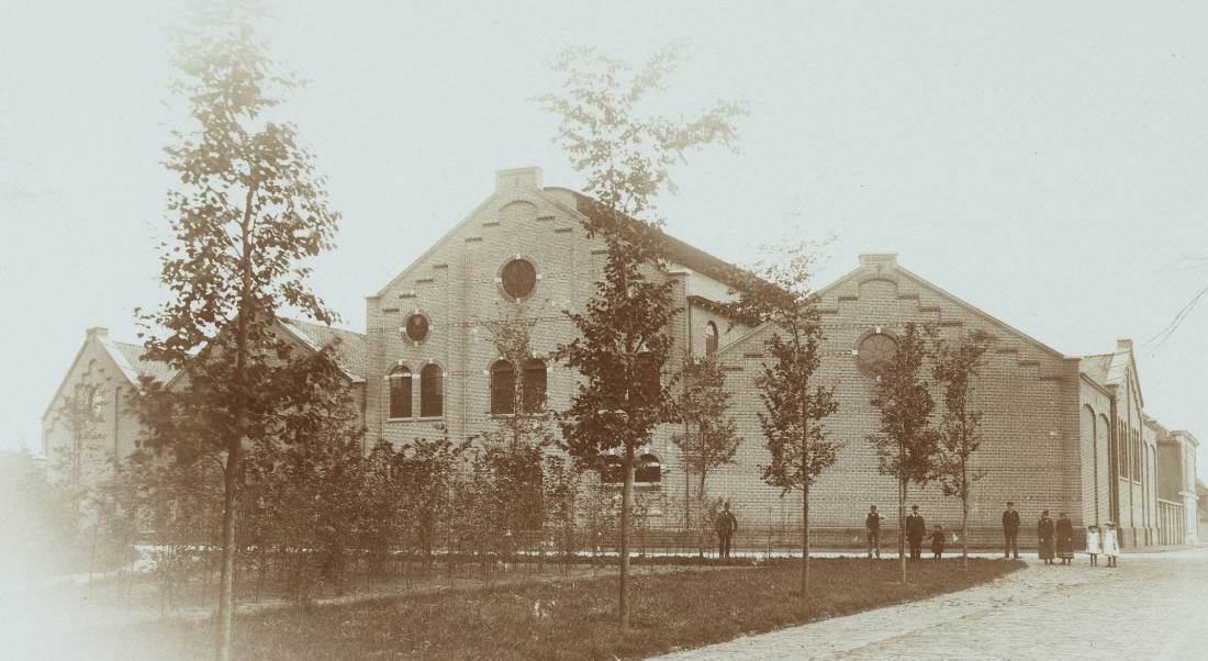 Detail van de gasfabriek, gezien vanuit het westen, rond 1900 (bron: Noord-Hollands Archief). 