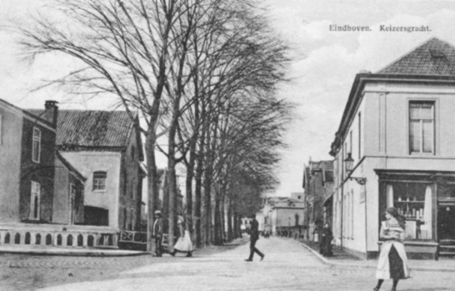 De Keizersgracht rond 1900, met gracht en bomenrij. 