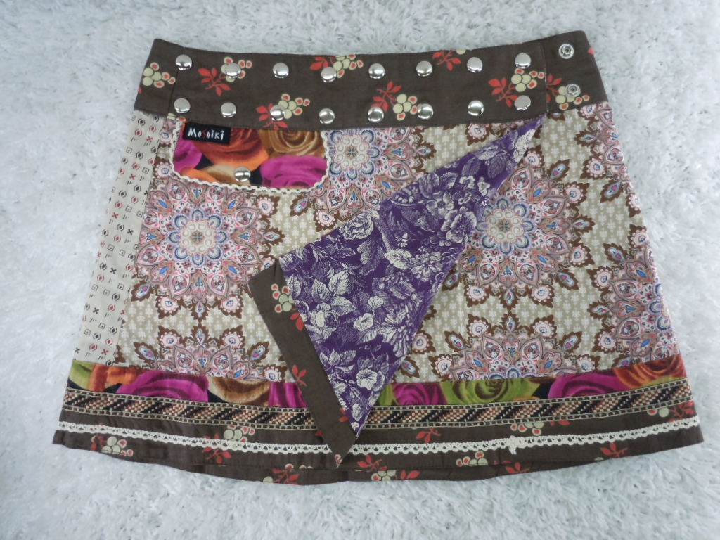 このスカートはリバーシブル