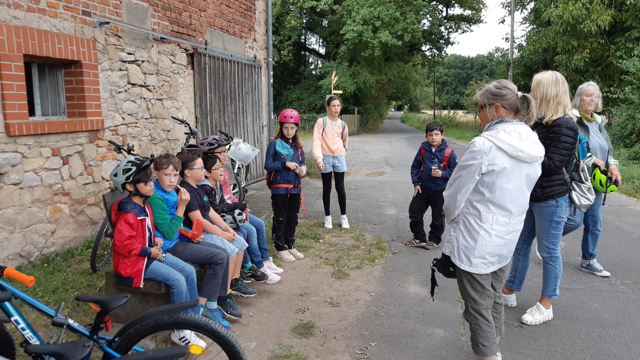 Fahrräder abstellen, einen Moment ausruhen