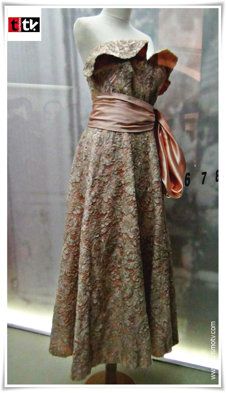 Eva Peron Evita vestido gira internacional