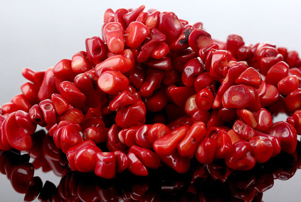 Натуральный красный коралл - самый сильный камень Марса