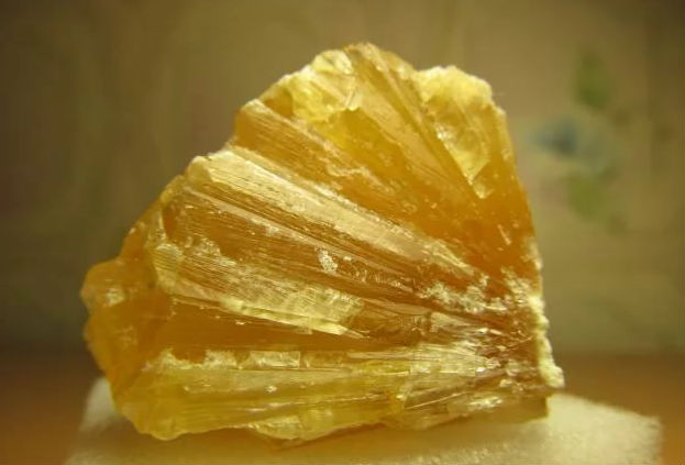 Желтый кальцит