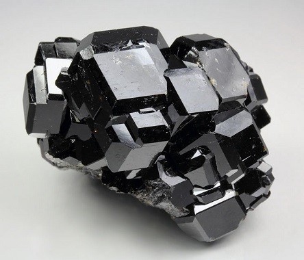 Меланит/черный гранат