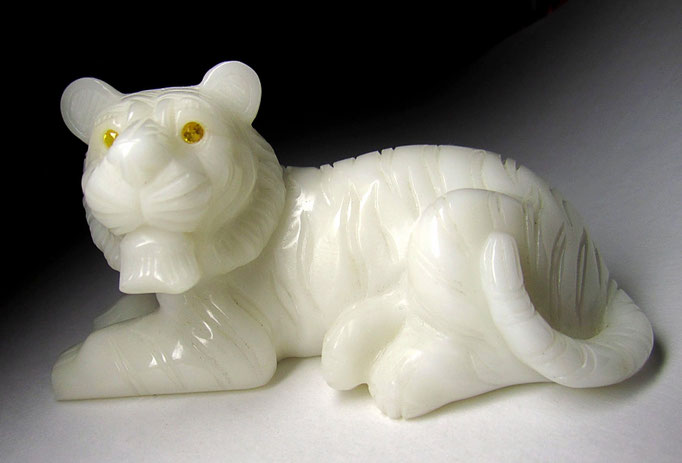 Белый жадеит