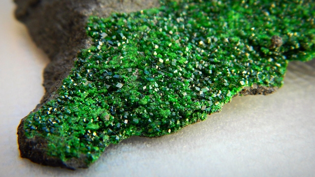 Уваровит/Зеленый гранат