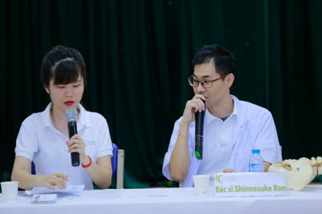 ベトナム　自閉症とカイロについて説明