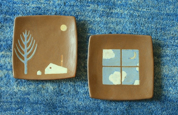 絵本のような角皿