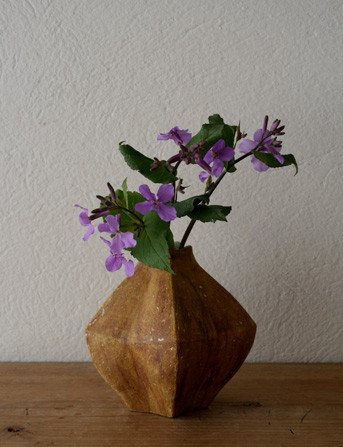 野スミレ　／　星形花入れ