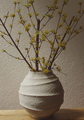 山茱萸　／　波文掻き落とし大壺