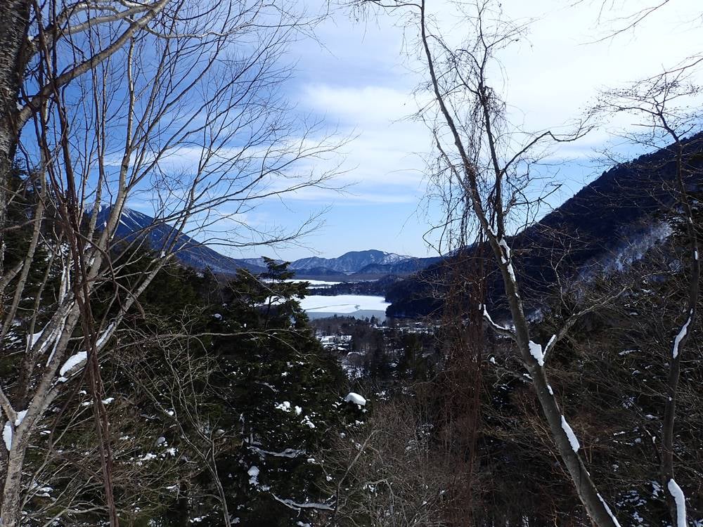 見晴らし台からの湯ノ湖