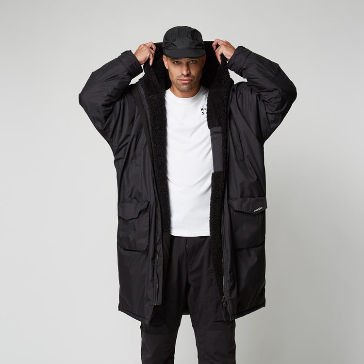 Mystic DTS Poncho Jacket Black bei WindSucht