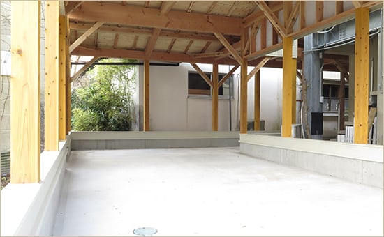 屋根付き駐車場