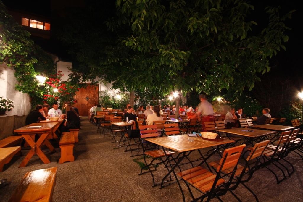 Gastgarten beim Heurigen Kerbl in der Heisslergasse.